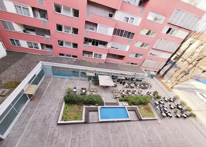 Urban Oasis: Stylish Retreat