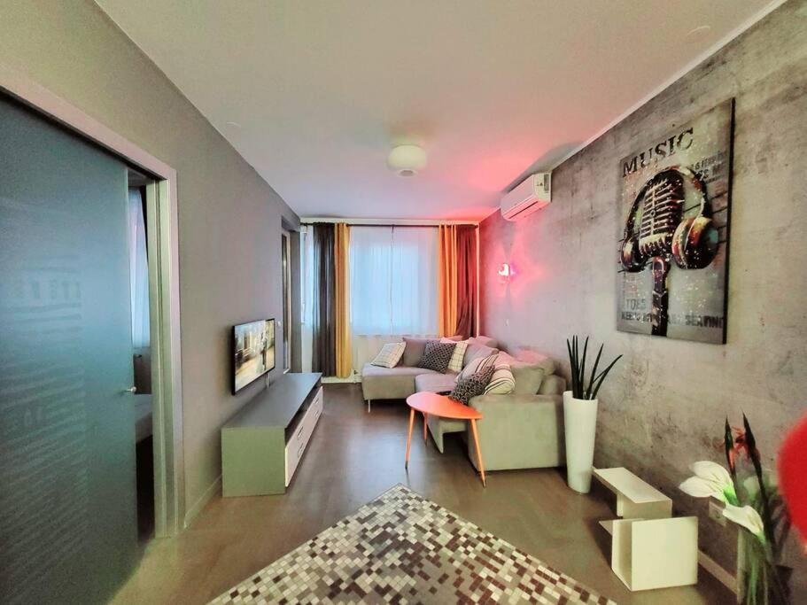 Apartment Urban Oasis: Stylish Retreat